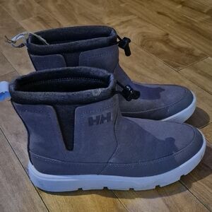 Helly Hansen Gray Suede Ankle Boots with White Sole